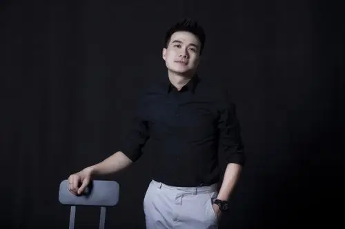 歌手aj吴小欧携首支单曲《男人也有泪》动人嗓音诠释伤感情歌