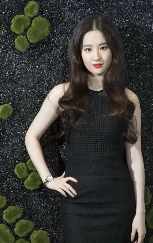 脸大的女生适合什么发型长发烫发(时尚长发卷发) - 韩流号