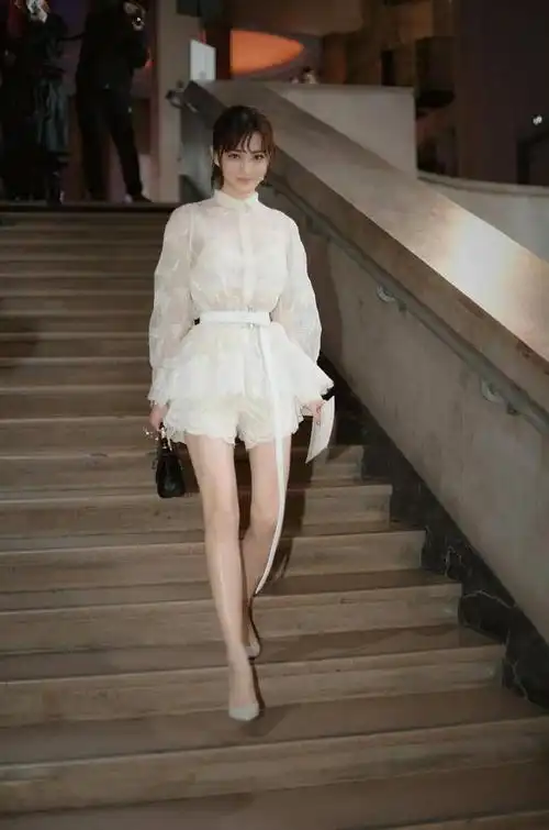 国民闺女关晓彤腿长比秒杀90女星靠腿出圈的女明星还有哪些