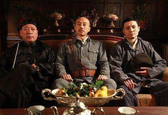 上海滩黑帮大亨青帮辈分最高杜月笙让他三分