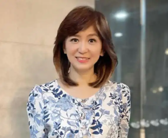 据了解,现年52岁的周玉琴是台湾新闻频道主持人,毕业于纽约大学,履历