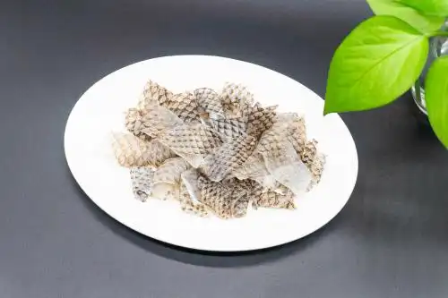 黑色背景罗非鱼皮 鱼皮