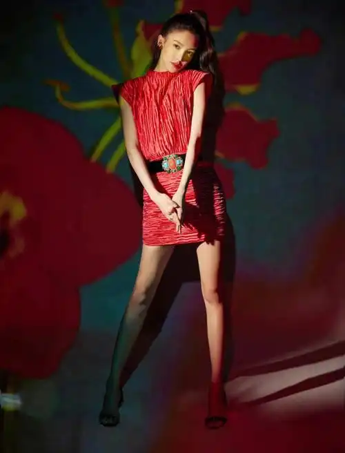 金晨的元宵晚会look