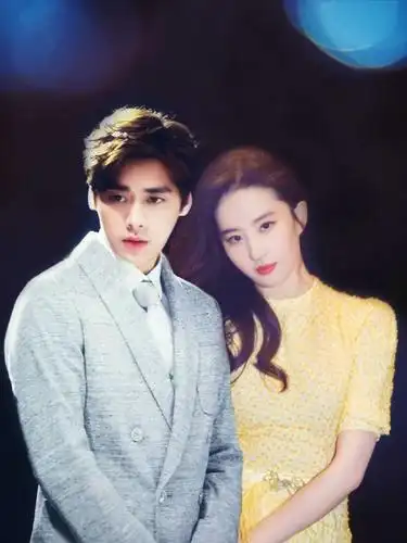 刘亦菲32岁生日,好友唐嫣送祝福,未见"p"出来的男友李易峰