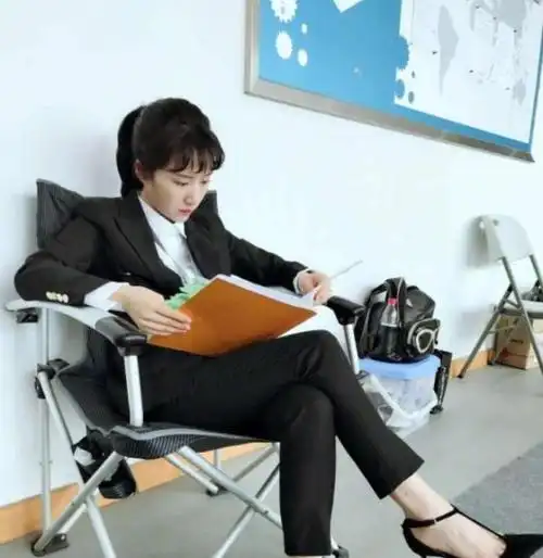 都挺好二嫂李念瞪眼嘟嘴遭吐槽演技还不如蜗居的海藻