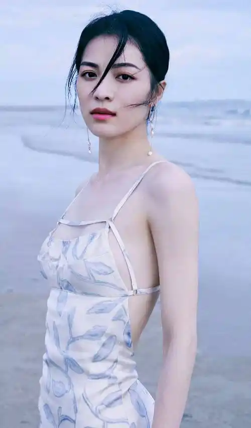 时尚性感的钟楚曦_截图_身材_美人