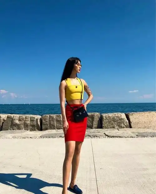 私人美女教练细腰马甲线大长腿get她的腹部训练动作