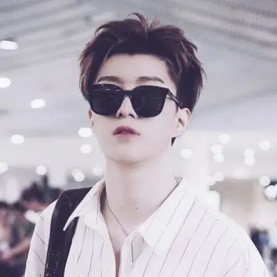 范丞丞侧脸头像