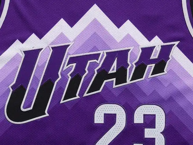爵士队城市版球衣:紫色雪山再设计