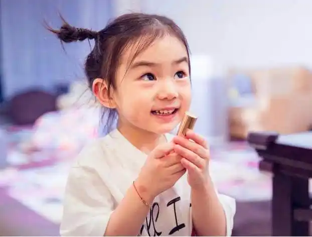 李乐祺"整容式"长大,本以为复制戚薇的模样,谁承想美出新高度