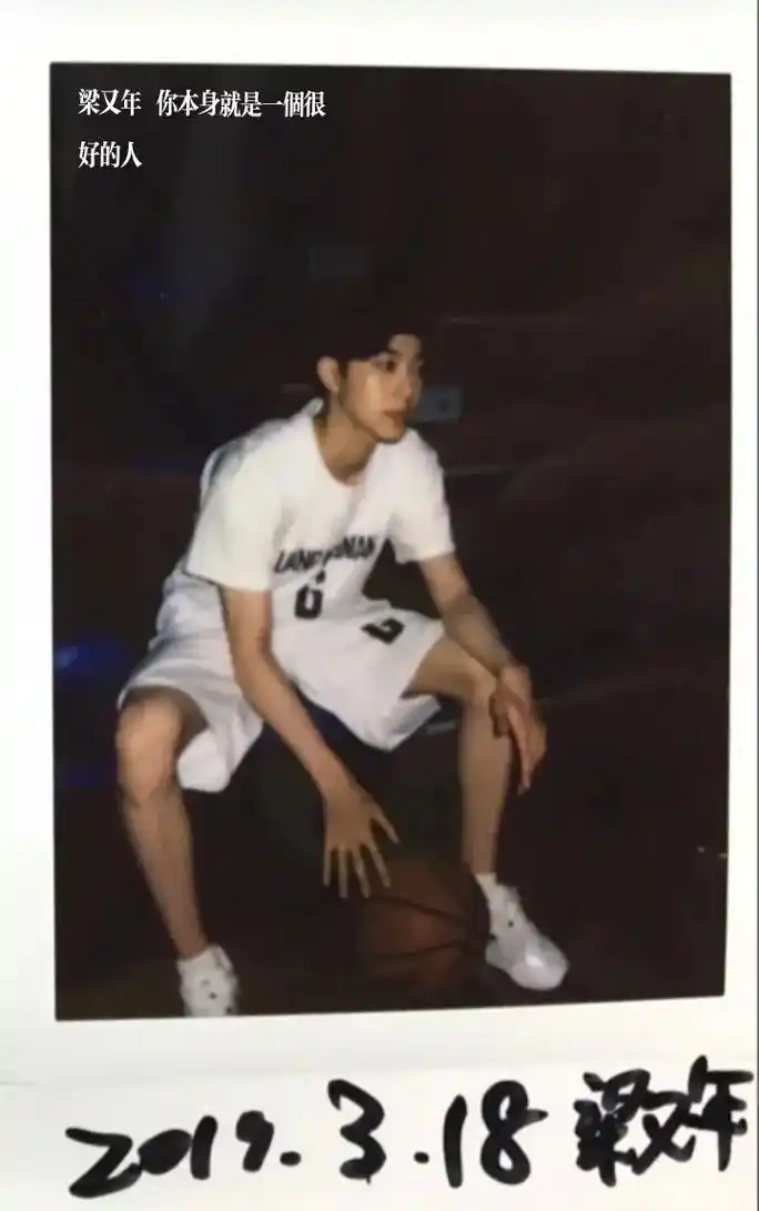 世界欠我一个梁又年