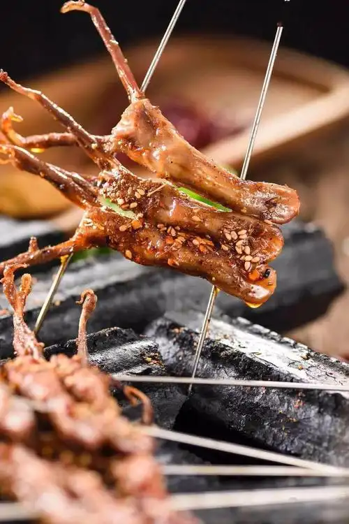 小串烤鸭舌隆重开业 超低折惠吃粉儿