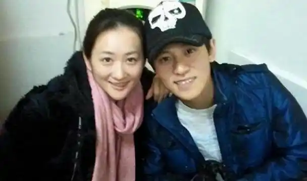 回顾她意外将弟弟带入演艺圈如今自己不温不火弟弟却人气十足