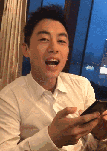 靠实力和实力爱妻上热搜的朱亚文真教科书般好先生典范了