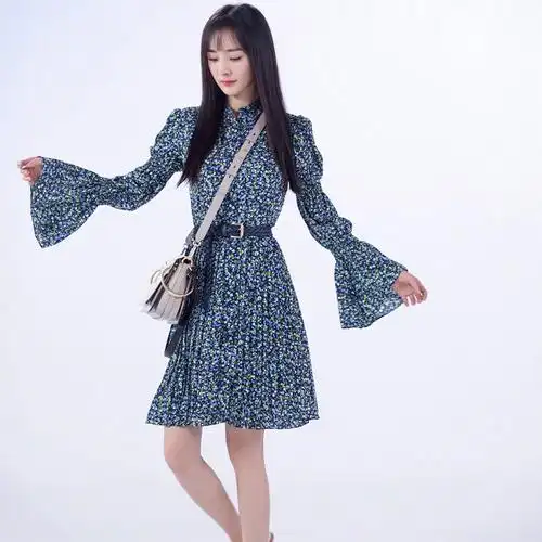 2018新款杨幂同款碎花喇叭袖收腰雪纺百褶连衣裙中长款百褶裙女夏