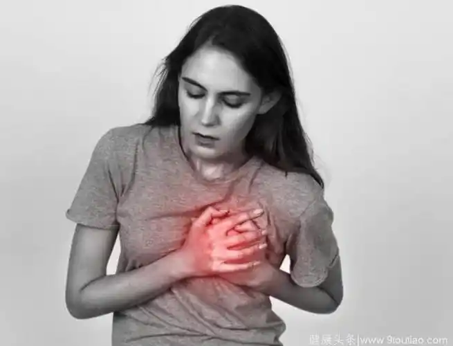 很多女性朋友们经常会出现胸部胀痛的情况,致使女性乳房胀痛的原因有