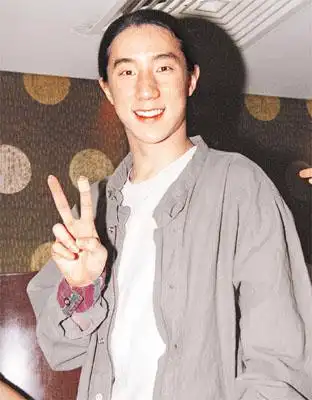 房祖名大义灭亲踢爆老爸成龙有怪癖(图)