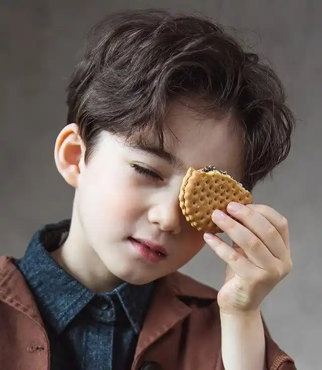 混血小男孩凭借天使脸火了这是什么神仙颜值太让人羡慕了