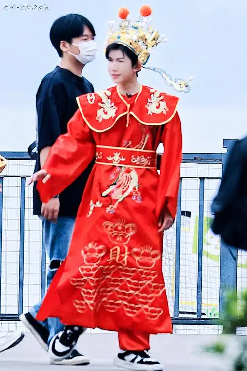 王源超话#为君加冕,伴君成王#  财神来敲门78神界编制96  @tfboys