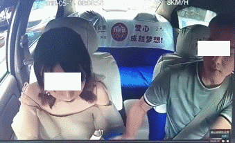 轻松一刻gif:哥进门拿我的飞行工具