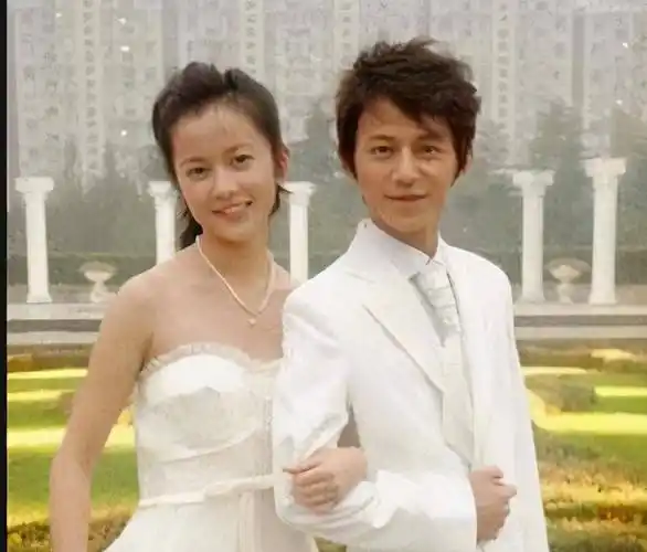 何炅恋情曝光?疑似深夜和王菁一起回住所?真的吗何老师?