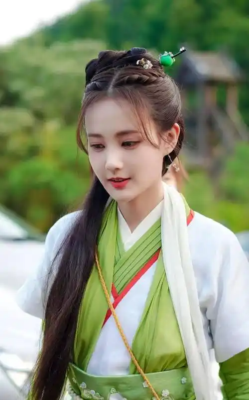绿衣古装美女图片欣赏!包括刘诗诗,杨幂,张馨予,刘亦菲造型_角色