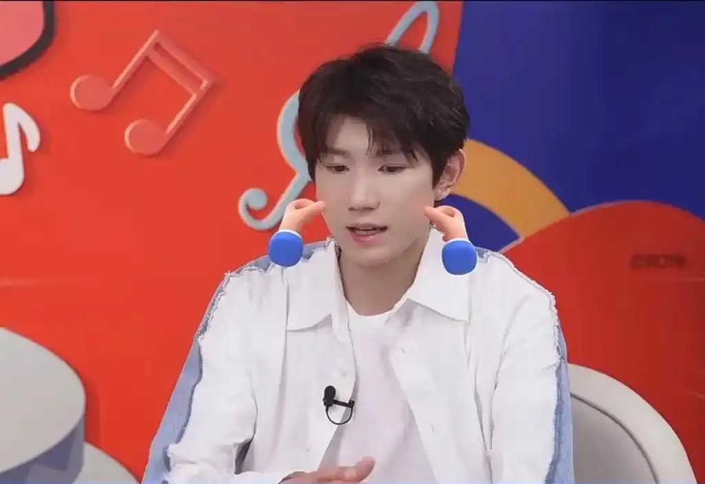 特效变装源,啊啊啊我也想捏宝宝的脸#可爱 #王源 - 抖音