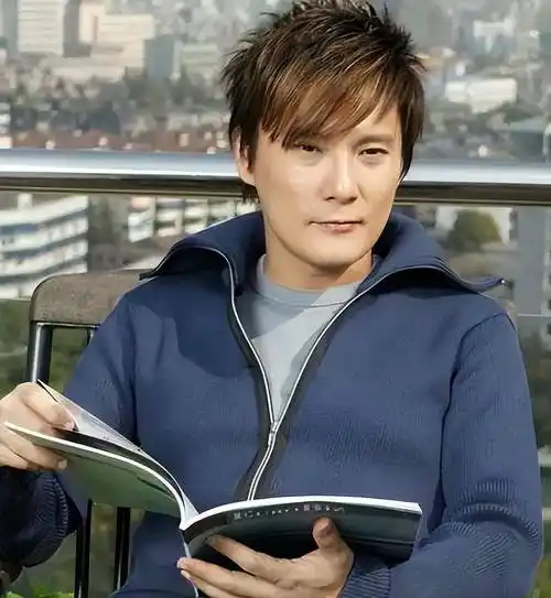 34年后再看张信哲:从"情歌王子"到过气歌手,他经历了什么?