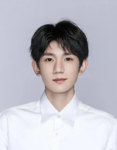 内娱男明星的证件照#王源真好看 星星眼好漂亮    期待 我看见两兑换