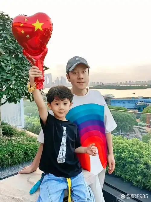 蔡国庆原来两个儿子啊,长的真帅