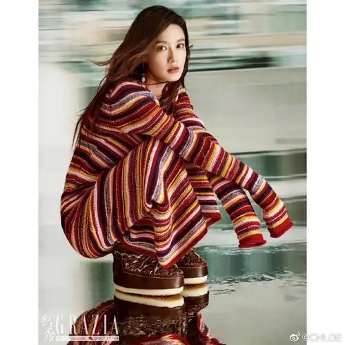 李沁同款彩虹条纹针织连衣裙好美