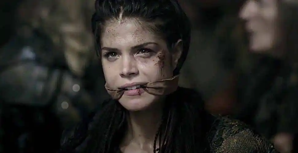 电视剧《百人》(2014 – 2020)中的奥克塔维亚·布莱克由玛丽·阿夫杰