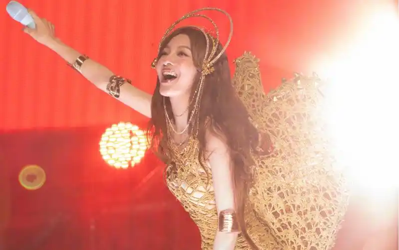 【张韶涵长沙演唱会】亲爱的那不是爱情全场大合唱,又勾起了谁的青春