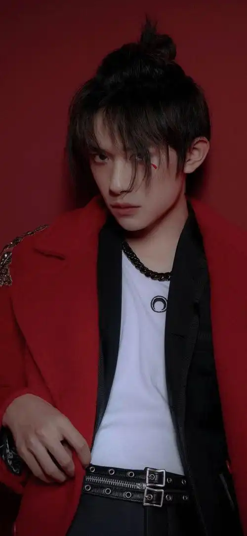 易烊千玺摇滚风酷帅高清手机壁纸