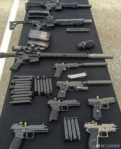 枪的世界总是感觉到很酷#制造业强国##军事装备##武器装备