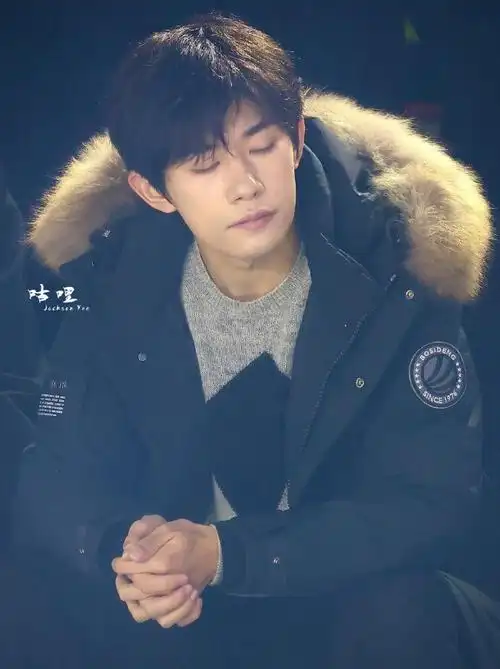 杨幂易烊千玺刘冲合照##易烊千玺代言波司登