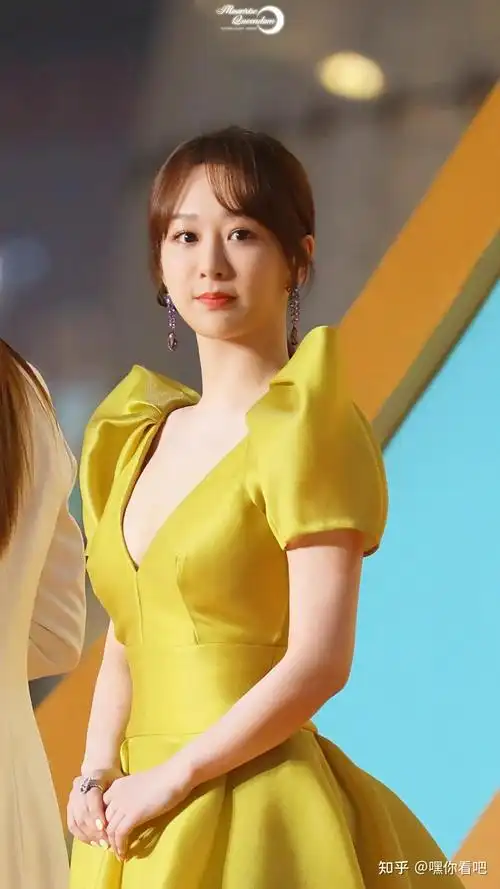 杨紫身材好这衣服穿的也太性感了写真