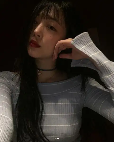 雪莉新自拍惹争议:这是向往自由,还是放飞过头了?