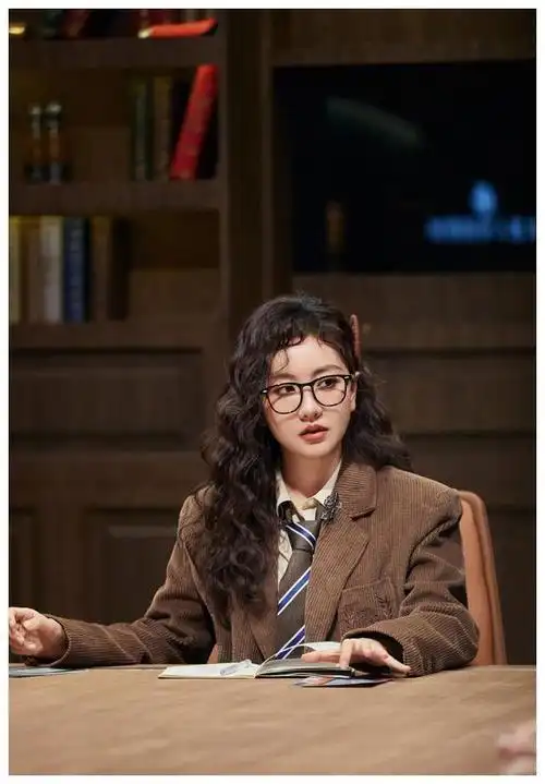 杨蓉再登大侦探你看出她的表现了吗