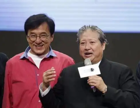 【图】成龙跟洪金宝的电影堪称经典 戏外师兄弟关系极好互爆粗口