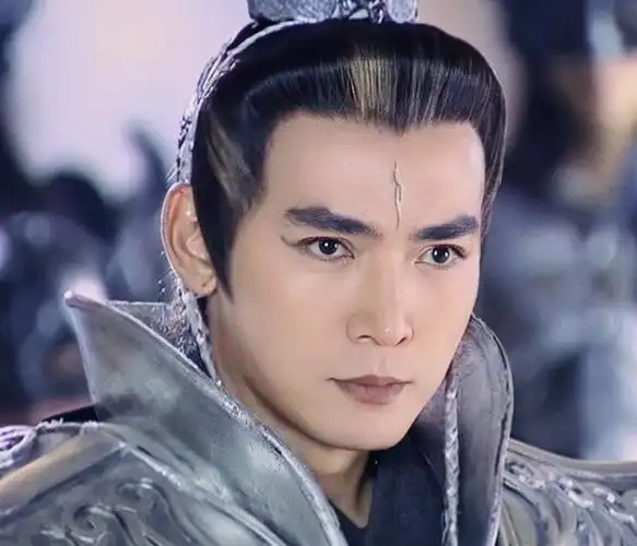 在焦恩俊公开和黄宛林的婚姻时,他正在处于事业的巅峰期