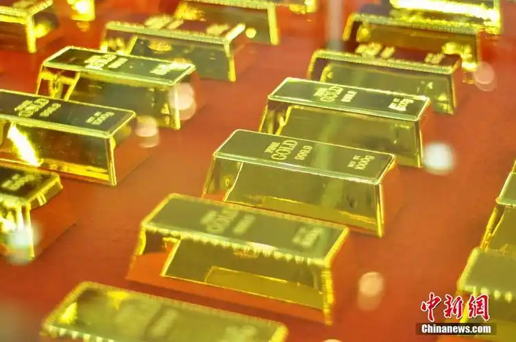 湖北一商家用金砖铺黄金大道金砖总价值2亿元