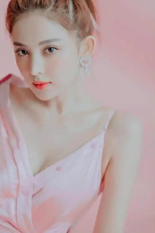 ♡古力娜扎__财经头条