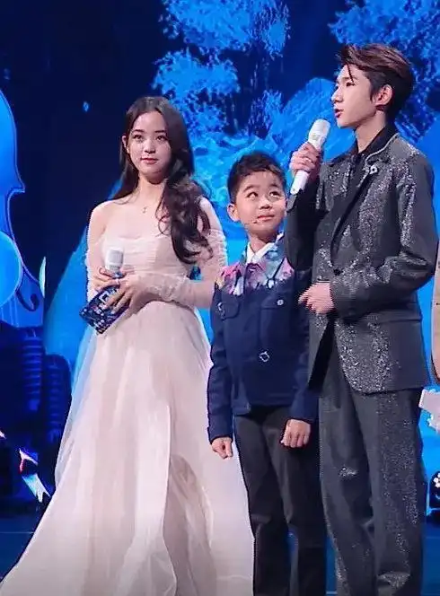 答案首舞台数据出炉王源开唱后数据飙升网友给予霸气称号