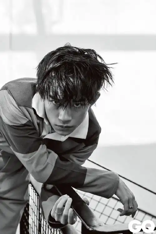 易烊千玺沙漠花絮#易烊千玺首登gq时17岁.