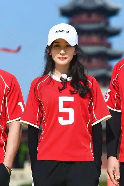 杨幂再次参加《奔跑吧》,只看照片就能够大饱眼福了