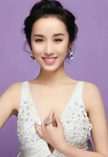 吕一#引子:吕一,不仅是一位实力派演员,更是一个迷人的人生故事.