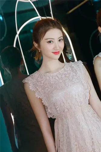 斩男杀景甜精致现身活动小辫子头灵气吸睛