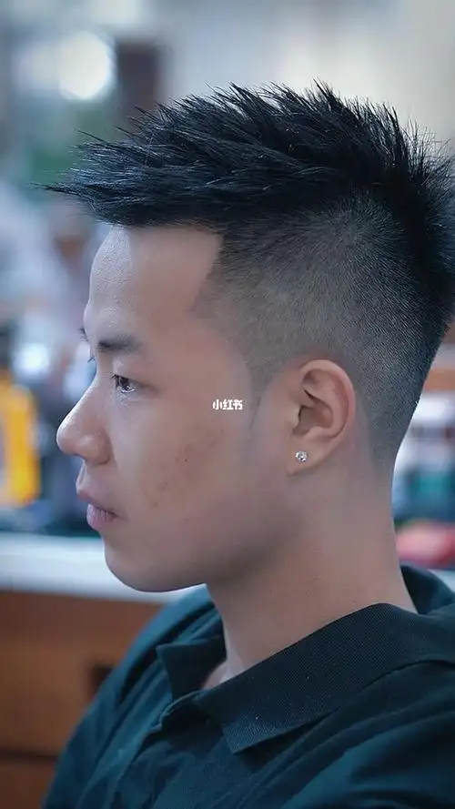 男士短发前刺