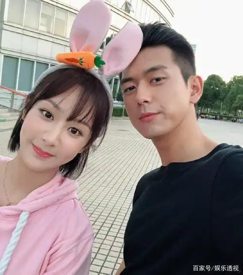 李现卡点为杨紫庆生,杨紫调皮李现乔欣太好笑,粉丝热评却引争议